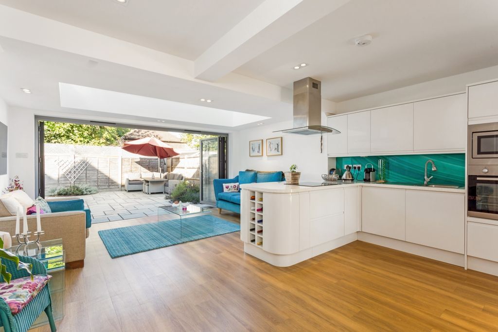 Property photo 1 of 18