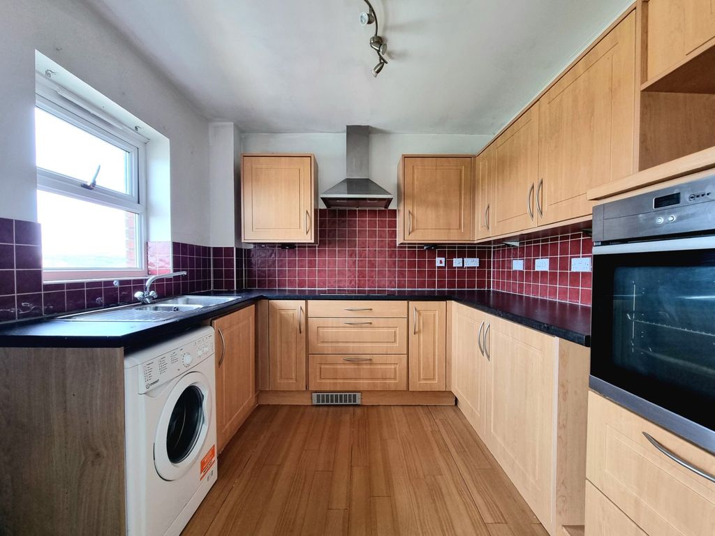 Property photo 2 of 21