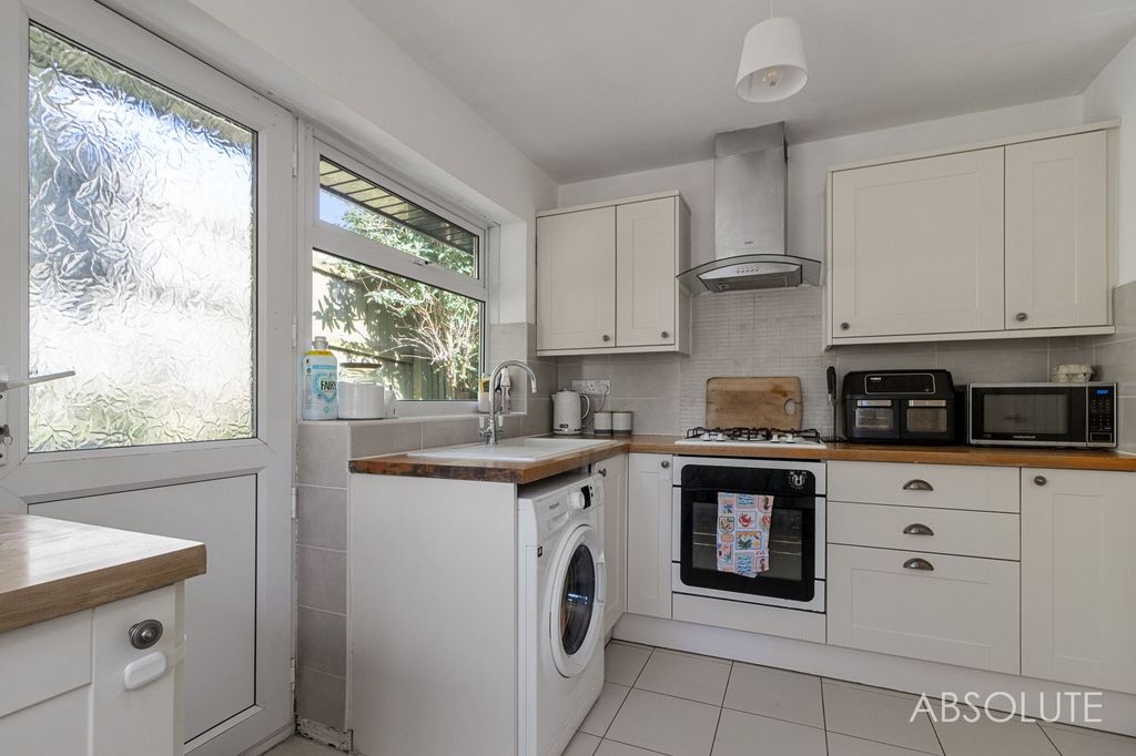 Property photo 3 of 16 Kitchen