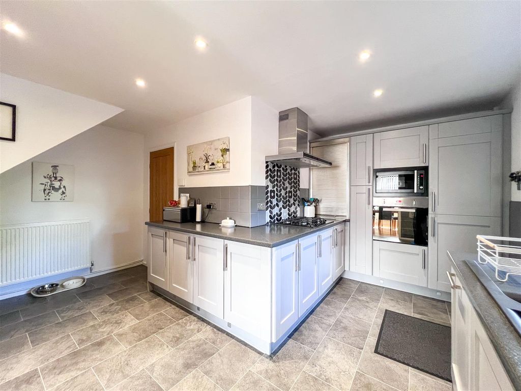 Property photo 3 of 29 Breakfast Kitchen
