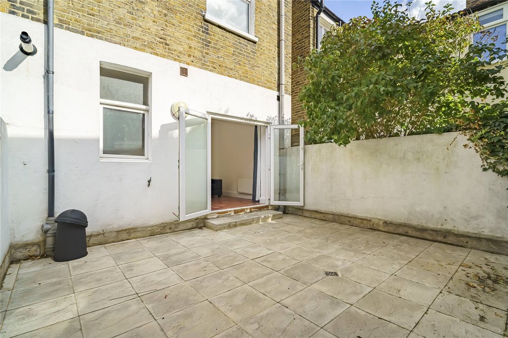 Property photo 2 of 8 Picture No. 11