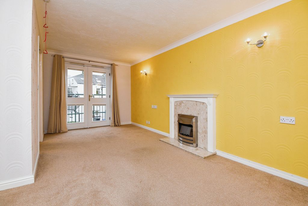 Property photo 2 of 16 Living Room