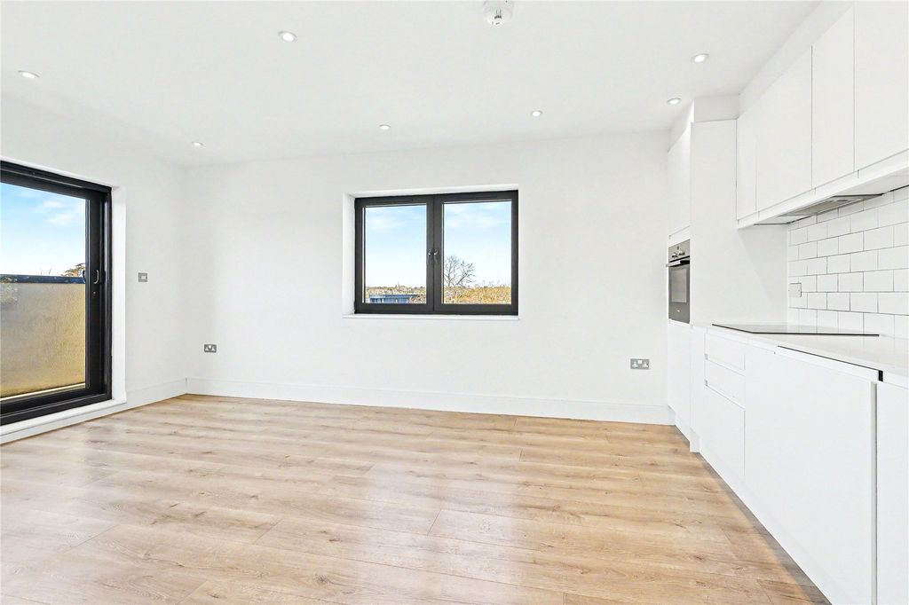 Property photo 3 of 14 Picture No. 16