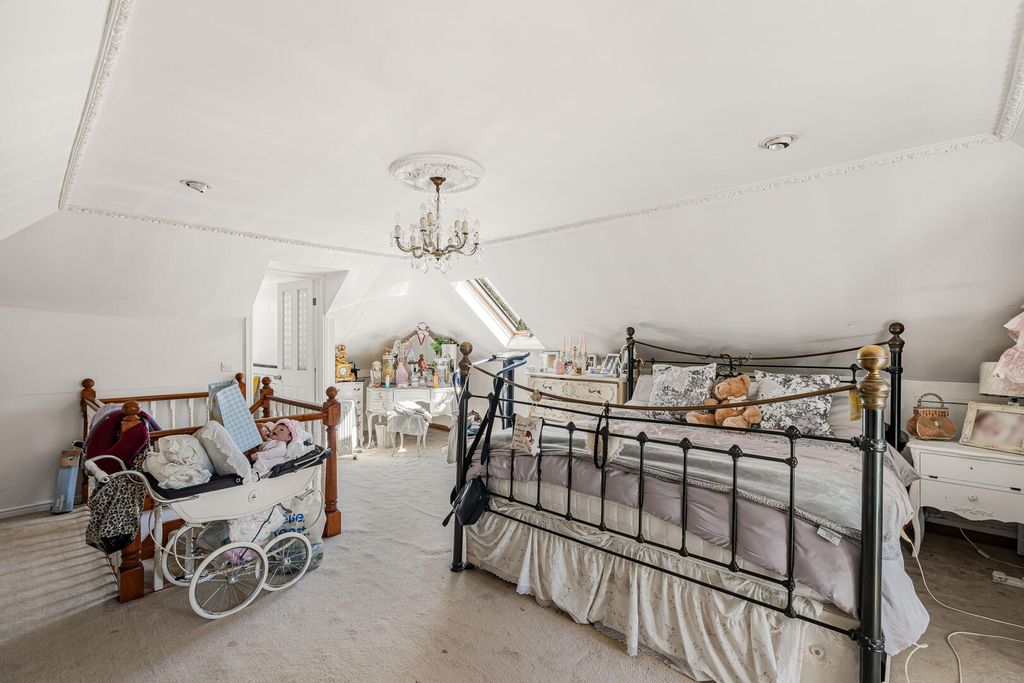 Additional image 17 of 4 bed detached house for salePark Avenue, Enfield EN1
