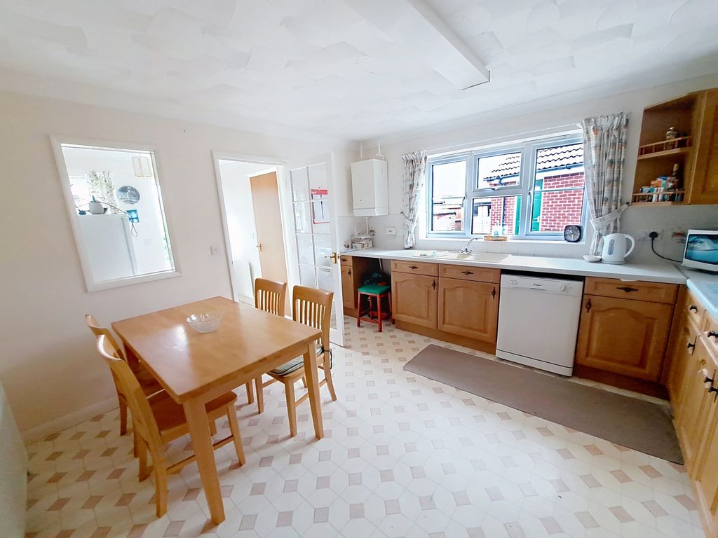 Property photo 2 of 12 5-Bertie_00002