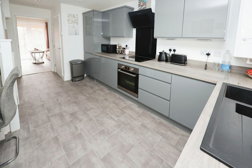 Property photo 2 of 18 4250761