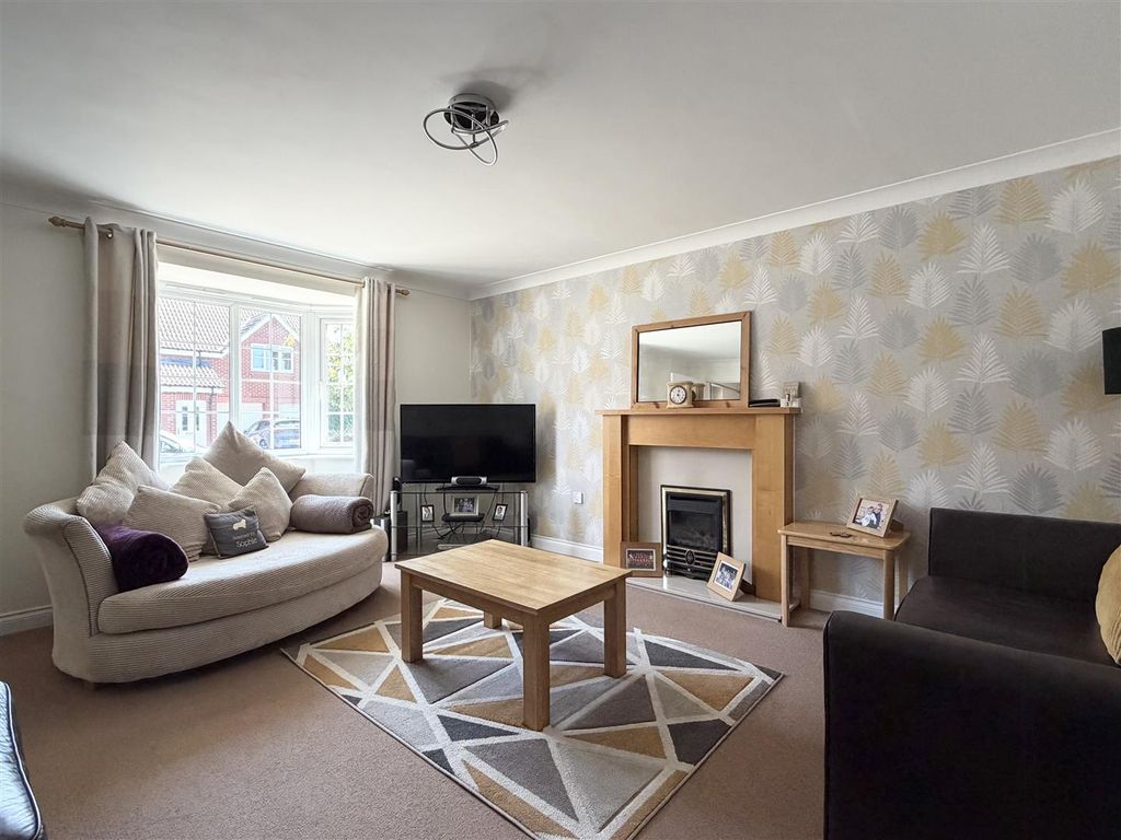 Property photo 2 of 28