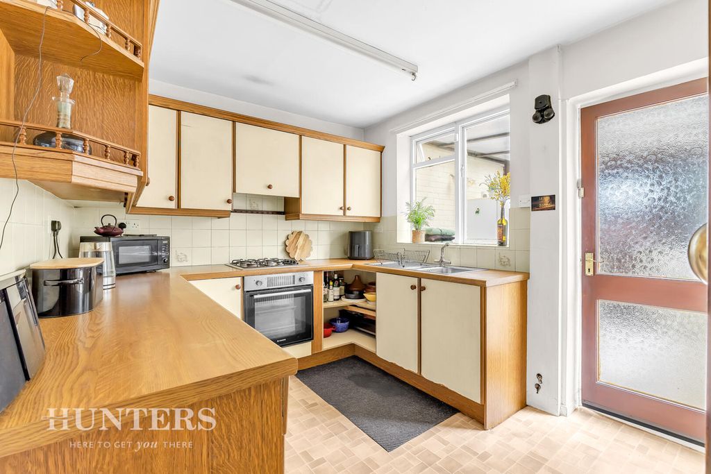 Property photo 3 of 20 Kitchen