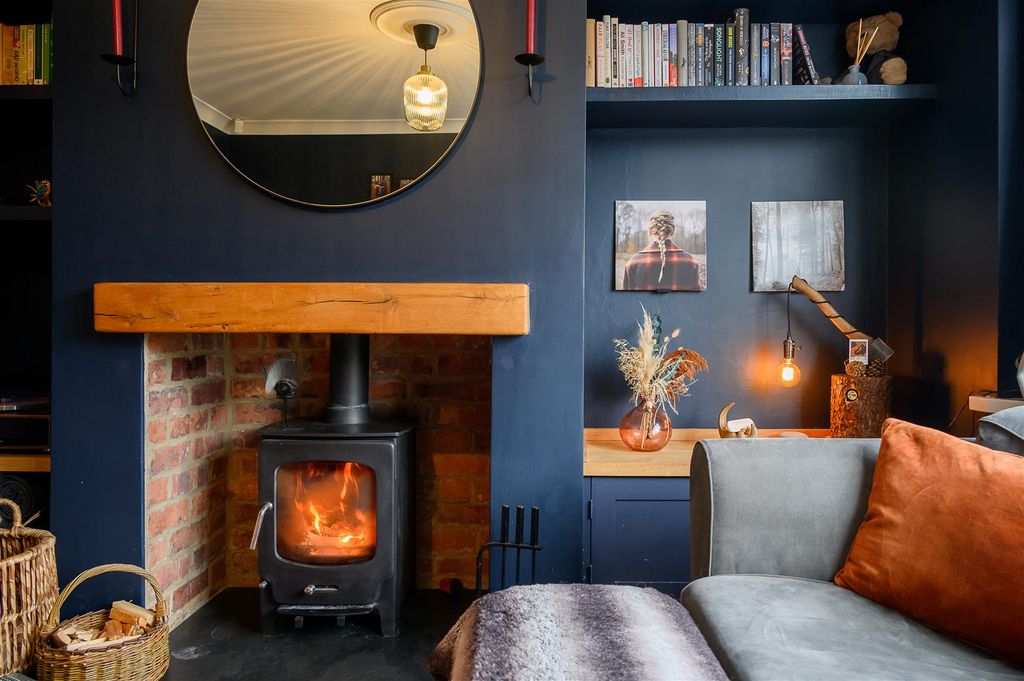 Property photo 3 of 17 Living Room