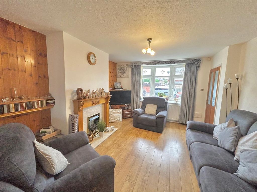 Property photo 2 of 9 Lounge.Jpg