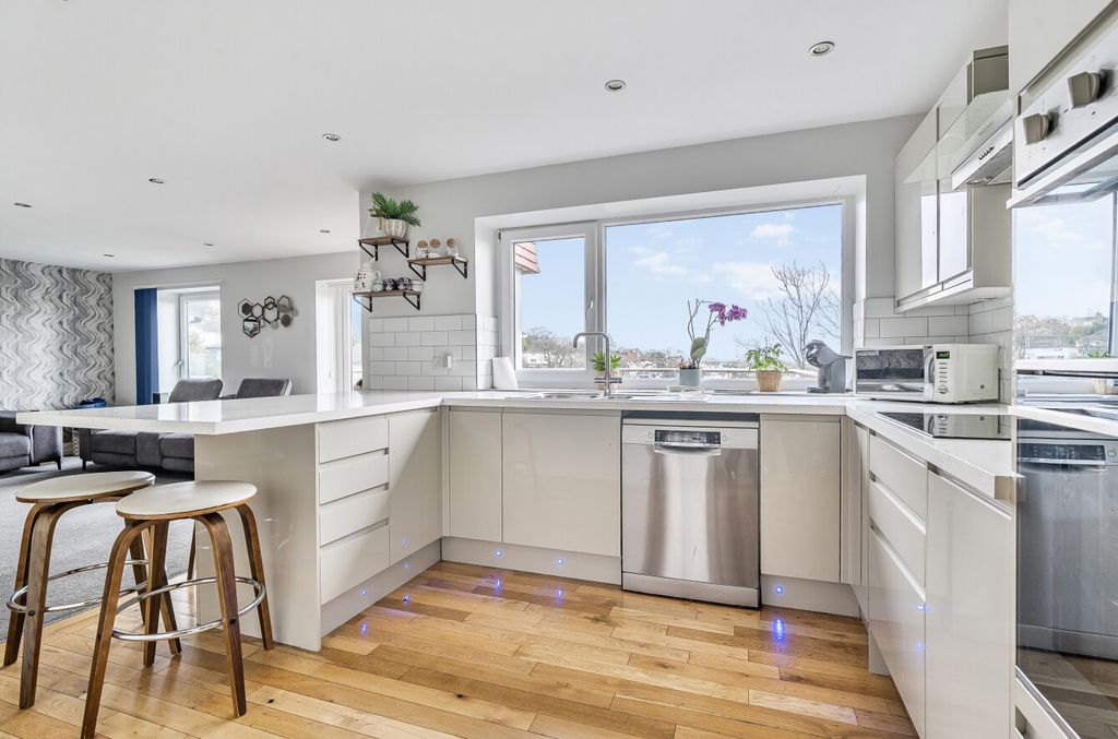 Property photo 3 of 20 3 - 1400386-11-697A4A...