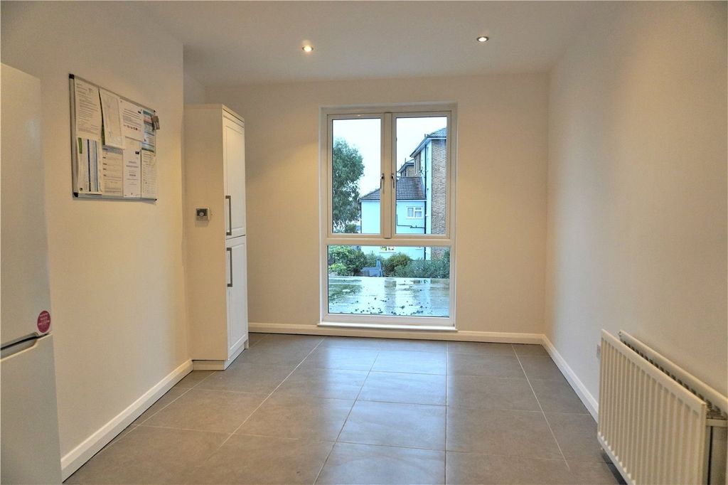 Property photo 3 of 8 Picture No. 15