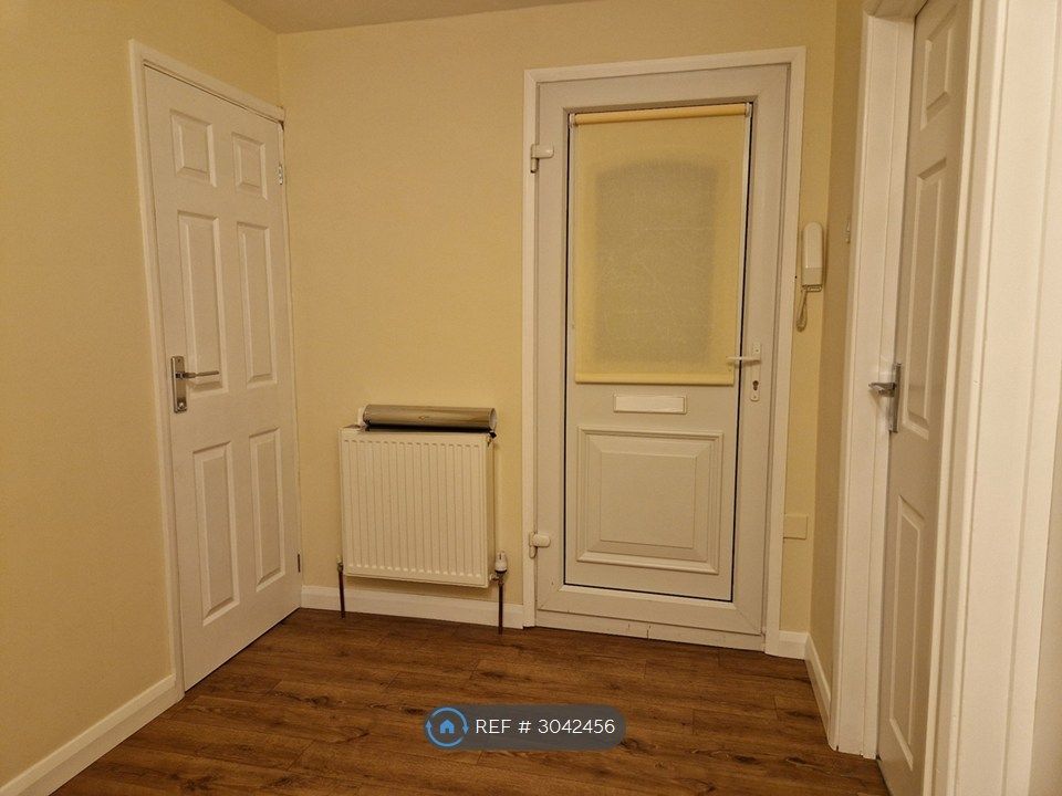 Property photo 2 of 21 Entrance Vestibule