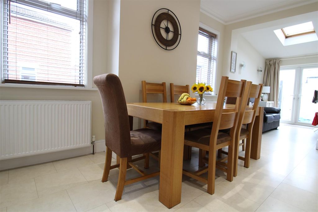 Property photo 3 of 13 Dining Area