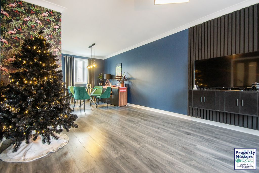 Property photo 2 of 15 Lounge