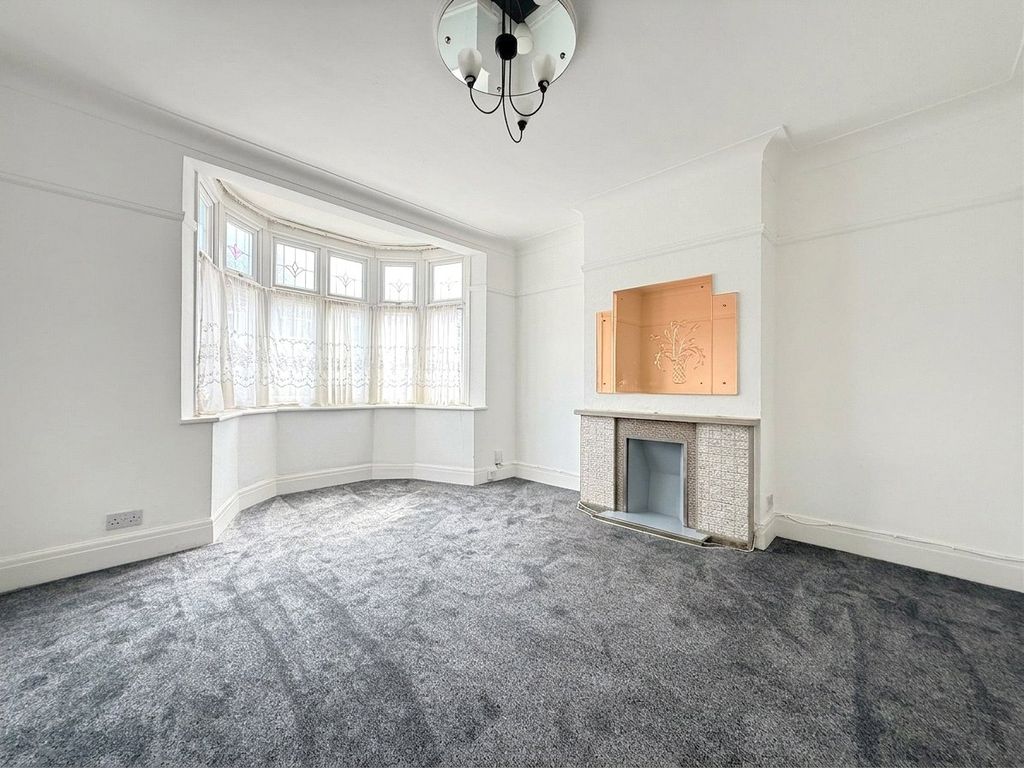 Property photo 2 of 16 Picture No. 11