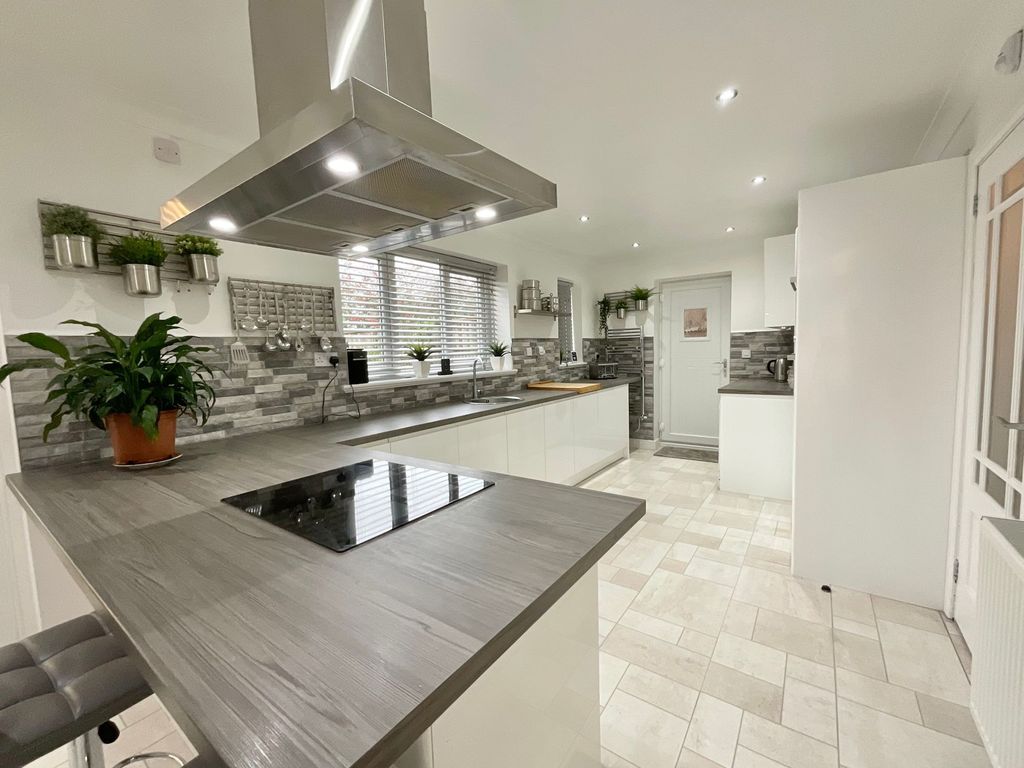 Property photo 2 of 25