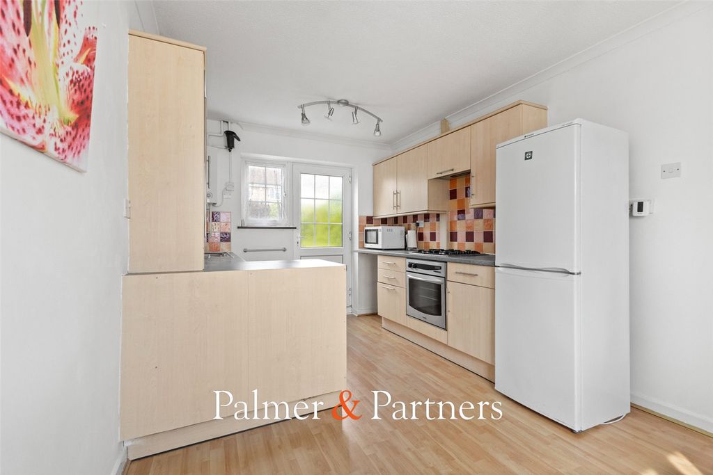 Property photo 3 of 17 Picture No. 24