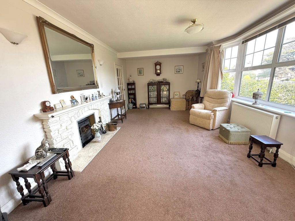 Property photo 2 of 22 72 Sea Lane Lounge 1