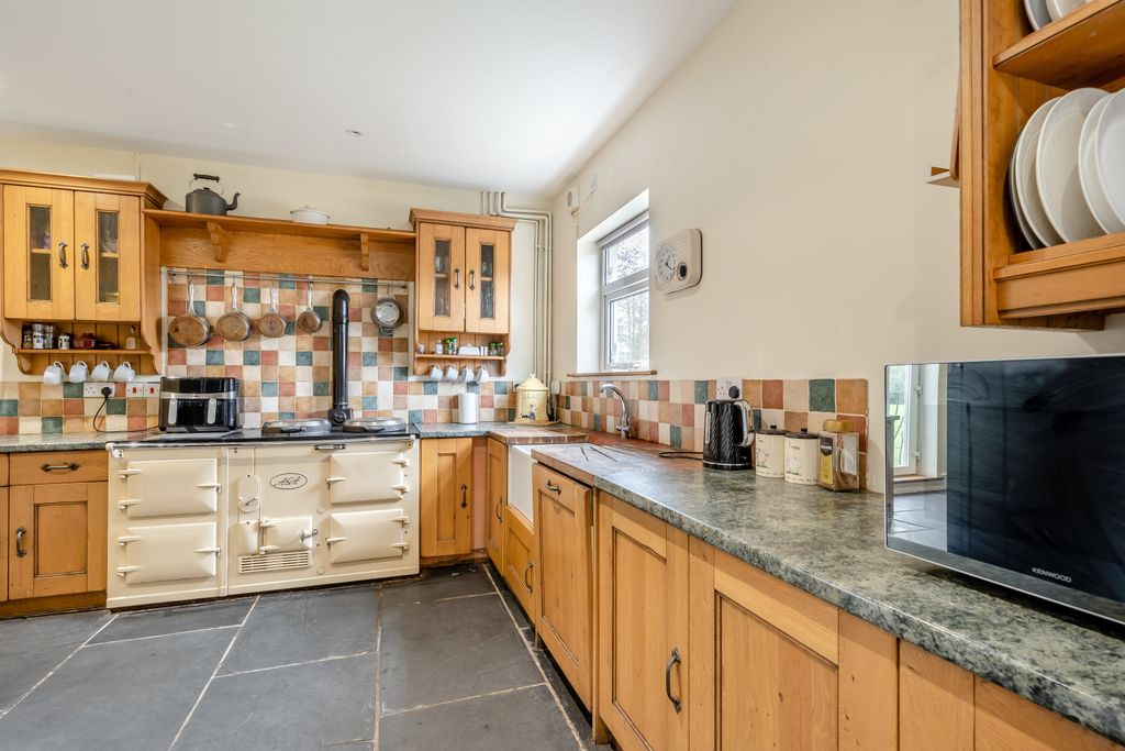 Property photo 2 of 34