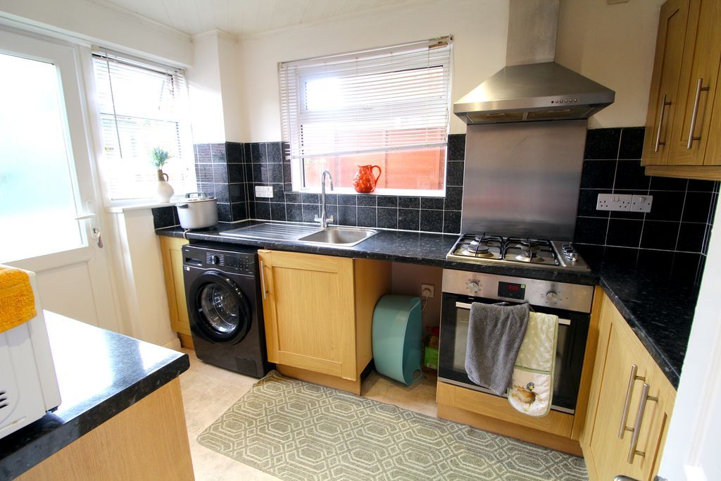 Property photo 3 of 11 Kitchen