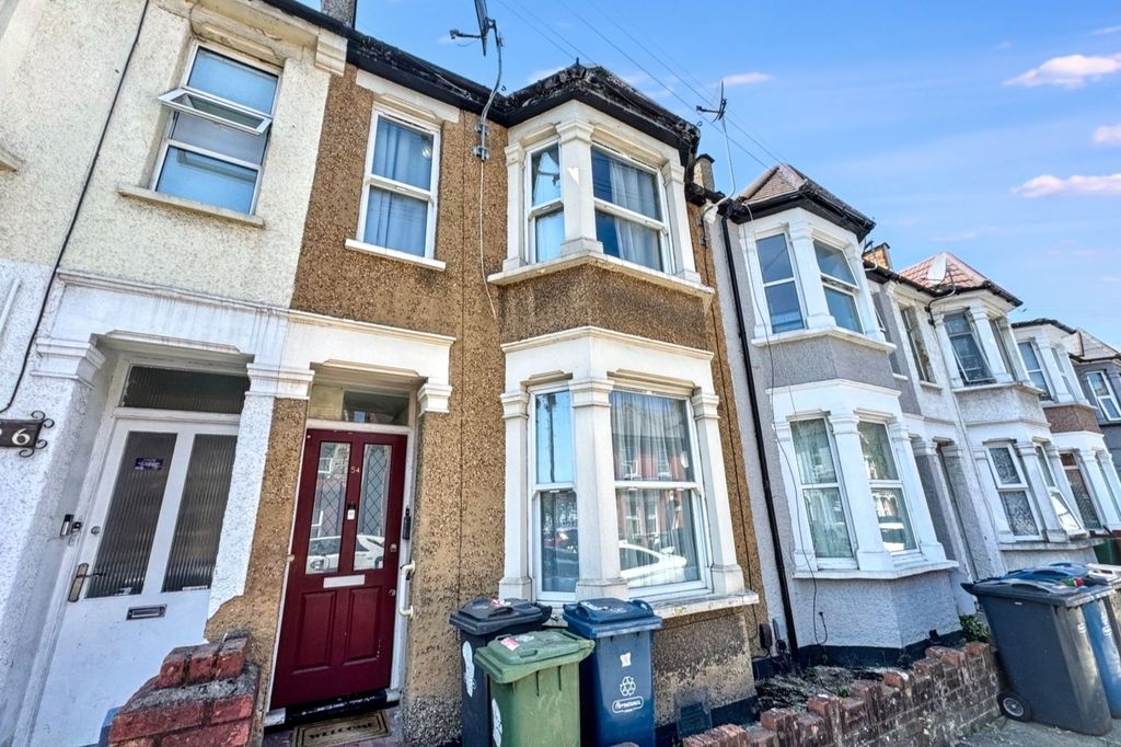 Property photo 2 of 2 Flat B, 54 Herga Road, Harrow, Ha3 5As