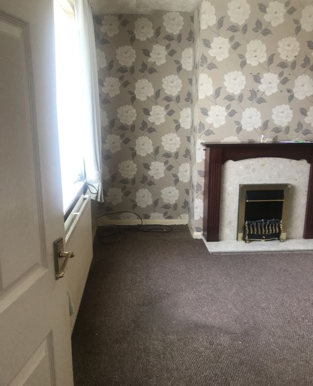 Property photo 2 of 11 Lounge 1