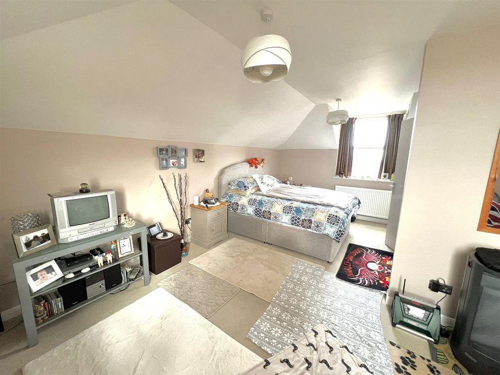 Property photo 3 of 13 Bedroom