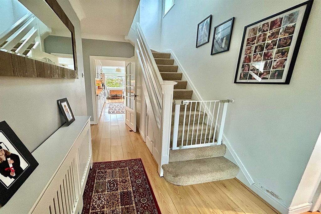 Property photo 2 of 25 Entrance Hallway