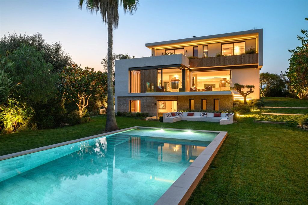 Property photo 1 of 26 Contemporary Exceptional Property With Clear Views Of The Golf Course, Within A Private, Secure, And Sought-After Estate