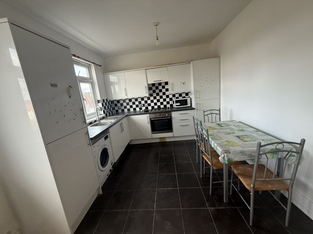 Property photo 2 of 6 Img 9315