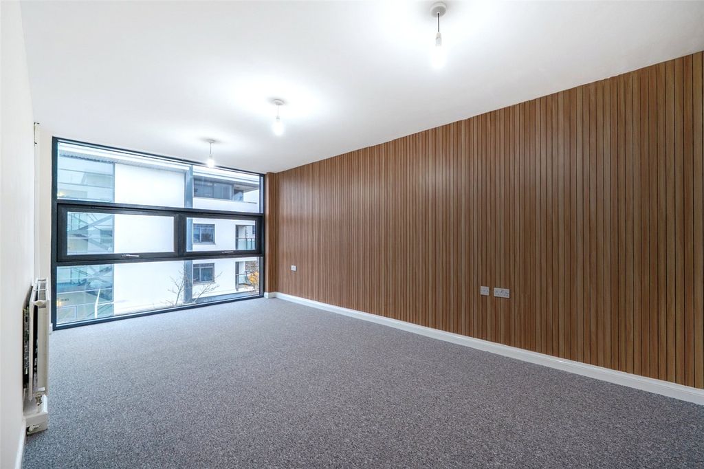 Property photo 3 of 8 Picture No. 21