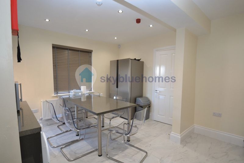 Property photo 2 of 9 Photo 3