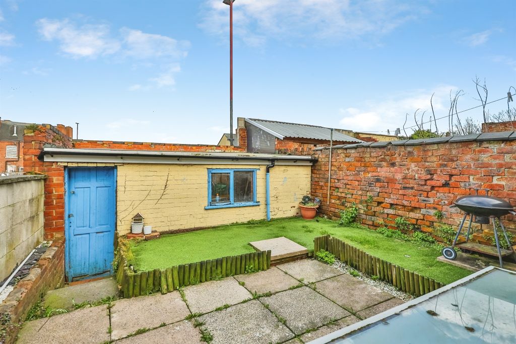 Property photo 2 of 27