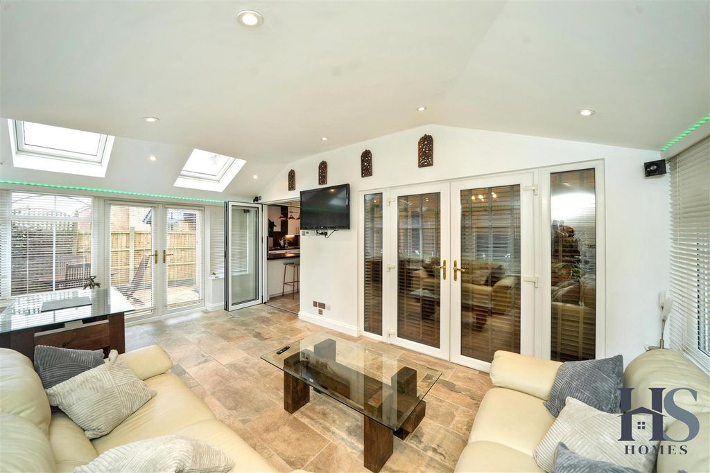 Property photo 3 of 49