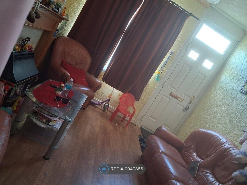 Property photo 1 of 7 Living Room 1