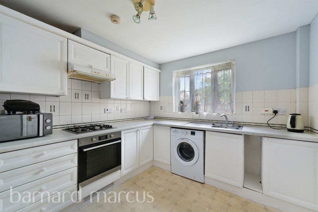 Property photo 3 of 11
