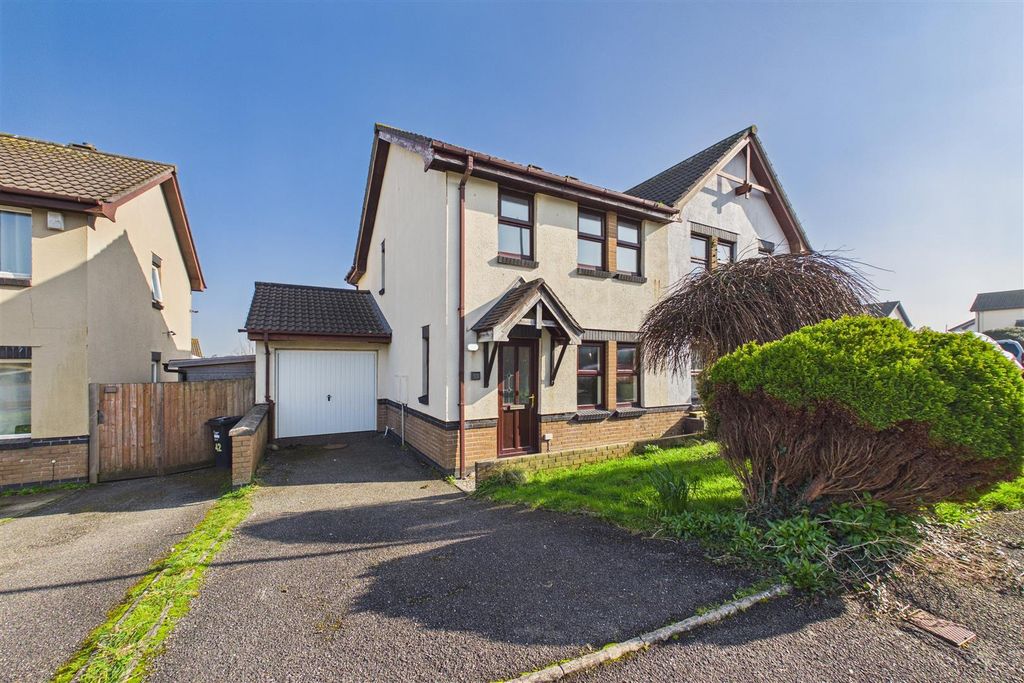 Property photo 1 of 18 External