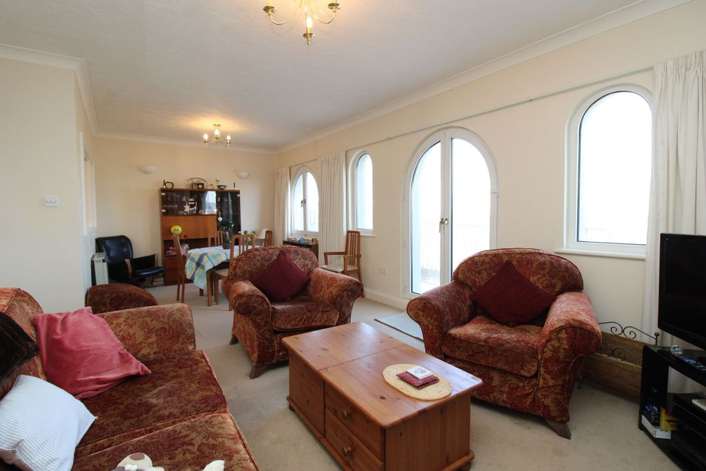 Property photo 2 of 21