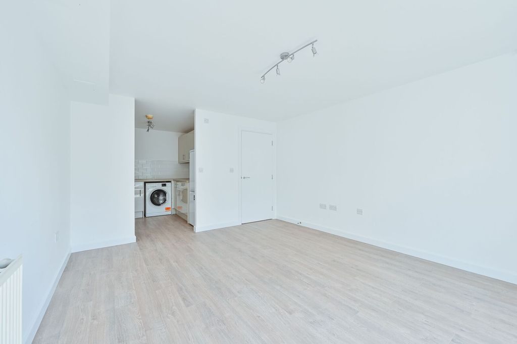 Property photo 2 of 9