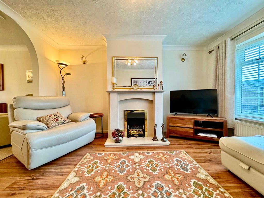 Property photo 3 of 32