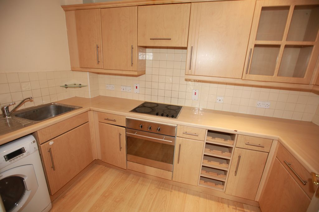 Property photo 1 of 9 Two Bedroom Flat In Harrow On The Hill