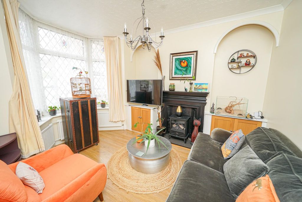 Property photo 3 of 12