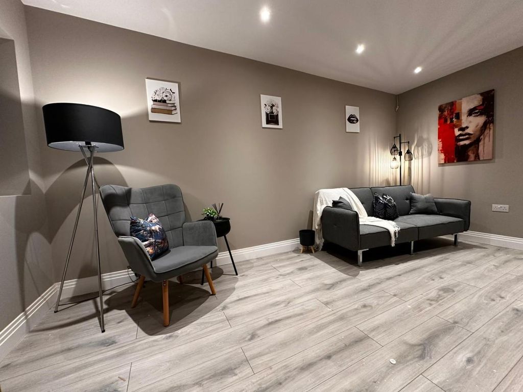 Property photo 1 of 9 Living Room 2.Jpeg