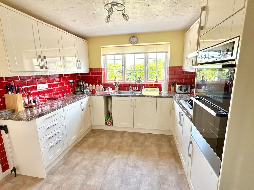 Property photo 3 of 18 Kitchen.Jpg