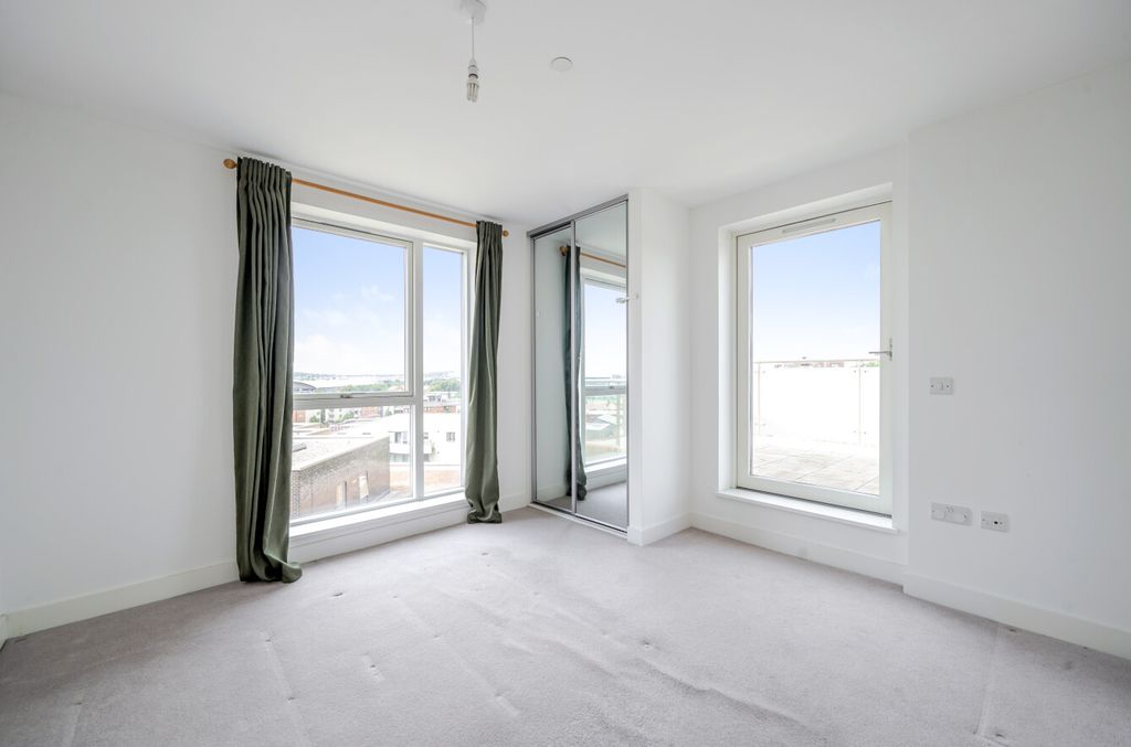 Property photo 2 of 14 1330645-3-688Caeabe753F