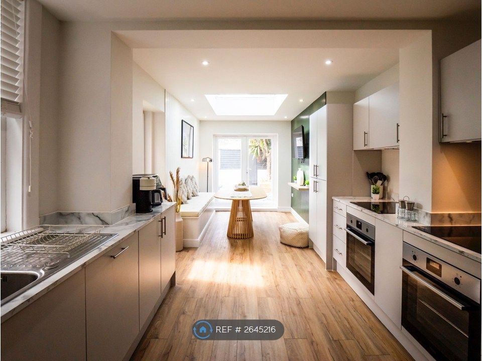 Property photo 3 of 10 Communal Open Plan Kitchen