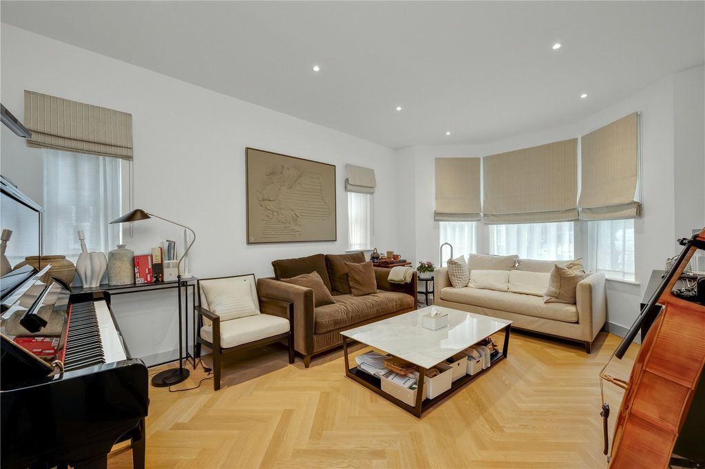 Property photo 3 of 12 Reception