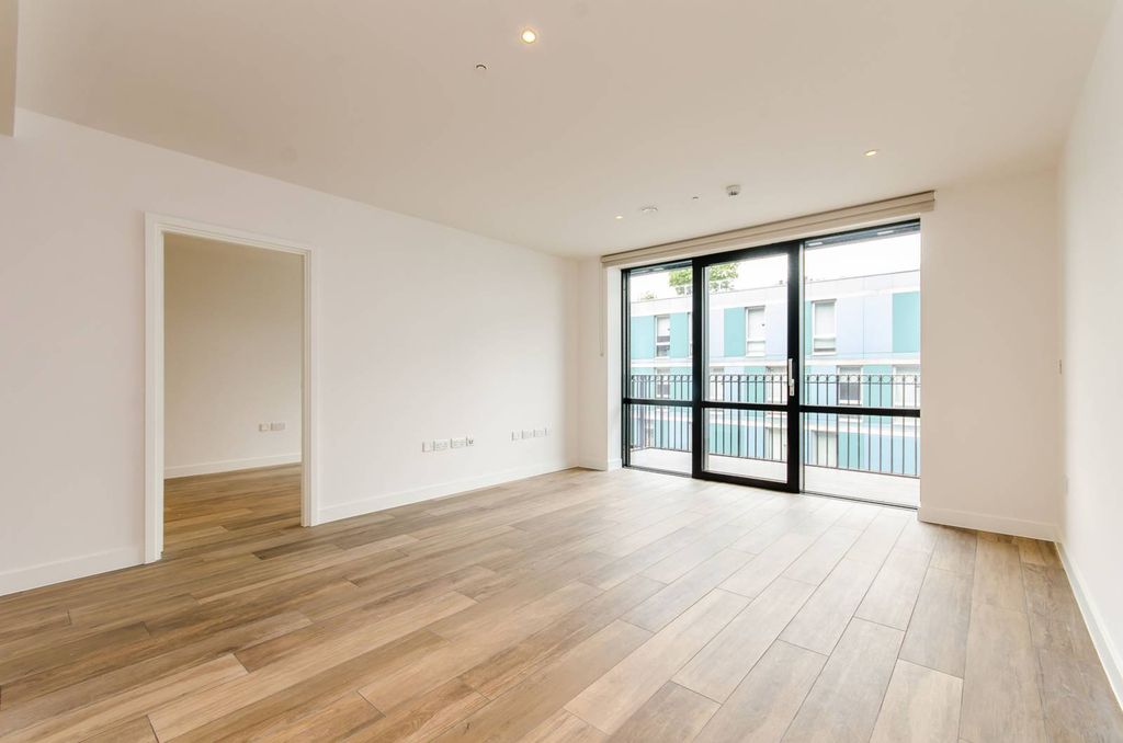 Property photo 2 of 21