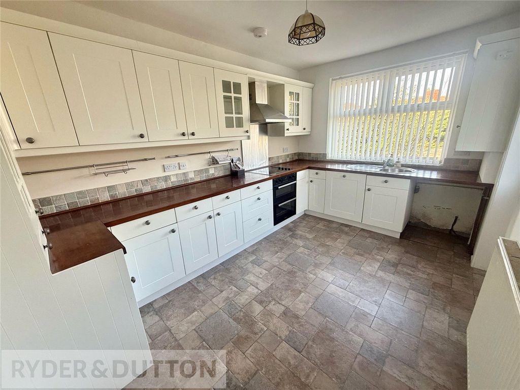 Property photo 3 of 25 Kitchen